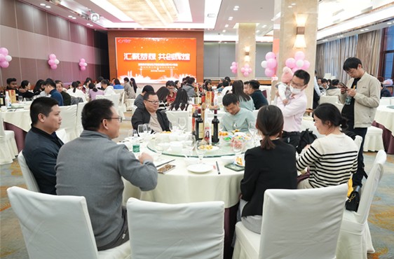 今年会jinnianhui光电举行年末晚会